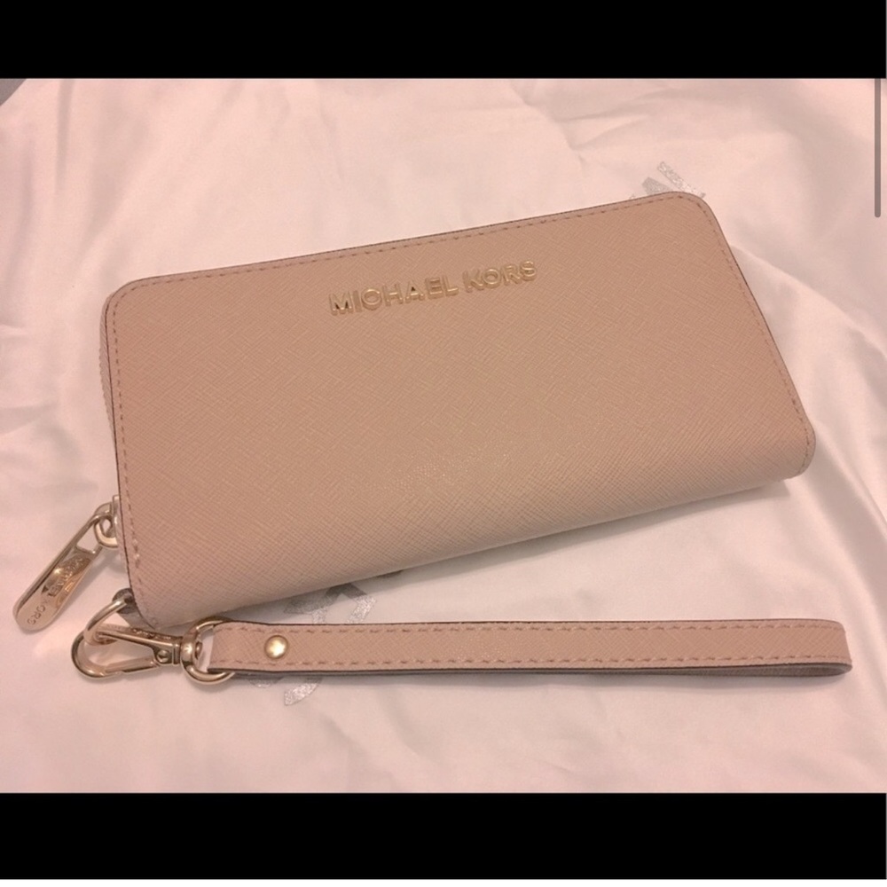 MICHAEL KORS Steffiano leather Continental Wallet
Wristlet Bisque beige NWT